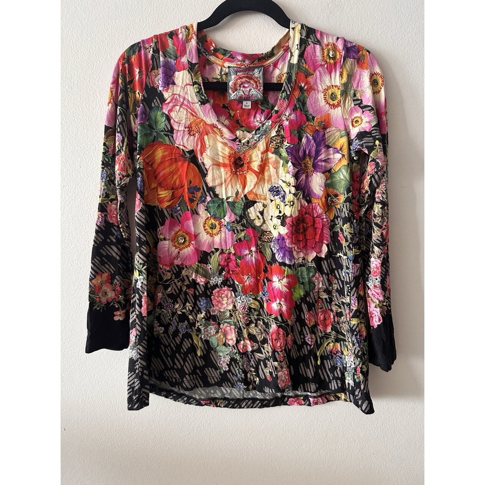 Johnny Was Rosey Rain Favorite Boho V-Neck Swing Tee Top Floral Size Small